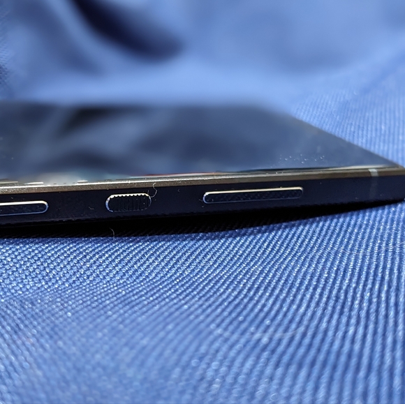 Blackberry Key 2 UNLOCKED 🔥 Model BBF100-2 | 64G |  Like New 👍 - Picture 6 of 7